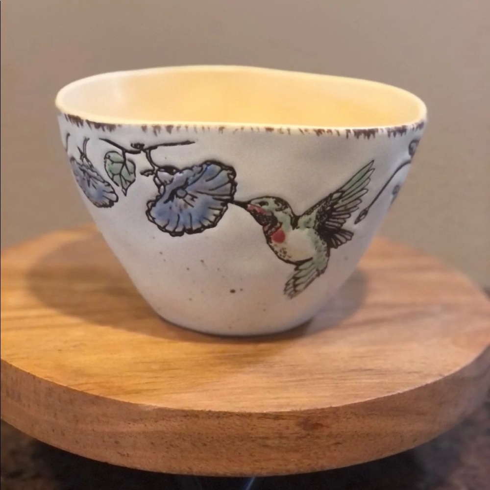 Hummingbird Bowl InHomestylez